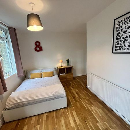 Charming 1-Bedroom Apartment Southfields, Londen Buitenkant foto